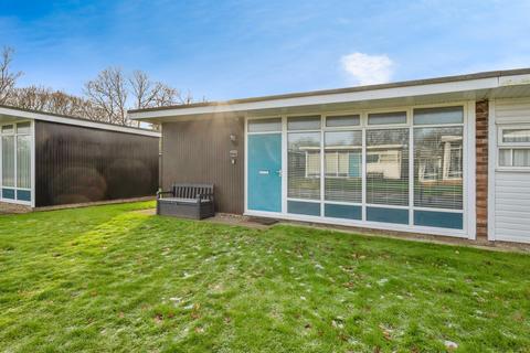 2 bed property, in Broadside Chalet Park, £50,000