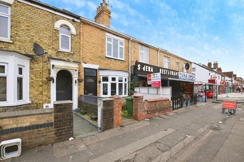 3 bed property, in Lincoln Road, £200,000
