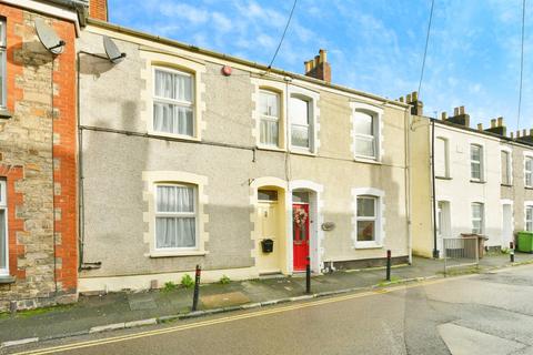 3 bed property, in Underwood Road, £200,000