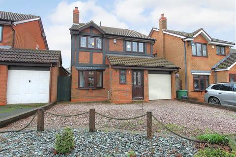4 bed property, in Poplar Crescent, £430,000
