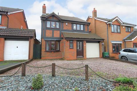 4 bed property, in Poplar Crescent, £430,000