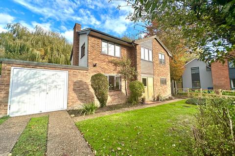 4 bed property, in Huttles Green, £850,000