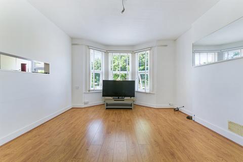 1 bed property, in Avondale Road, £170,000