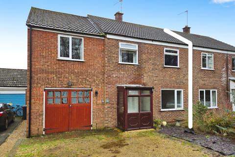 4 bed property, in Elizabeth Drive, £200,000