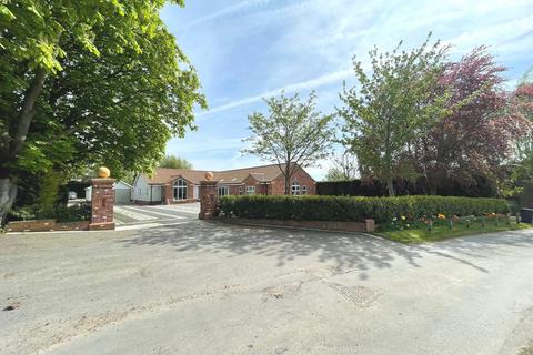 4 bed property, in New Road, £520,000