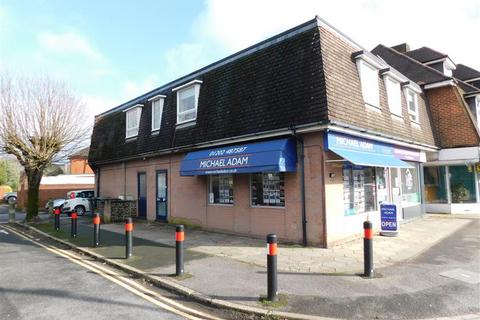 2 bed property, in Fairmile Road, £165,000