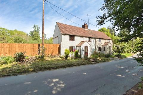 2 bed property, in Newton Road, £250,000