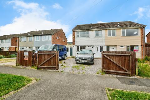 3 bed property, in Barnes Road, £130,000