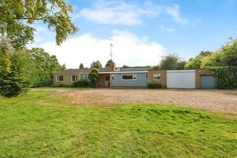 4 bed property, in Elm Road, £625,000