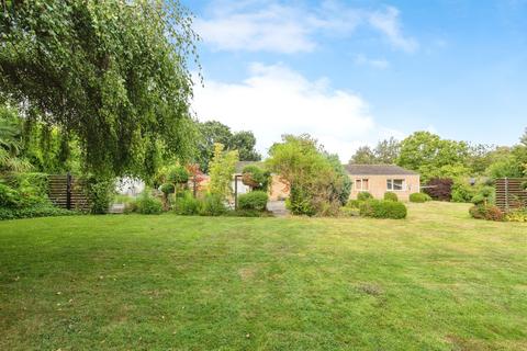 4 bed property, in Elm Road, £625,000