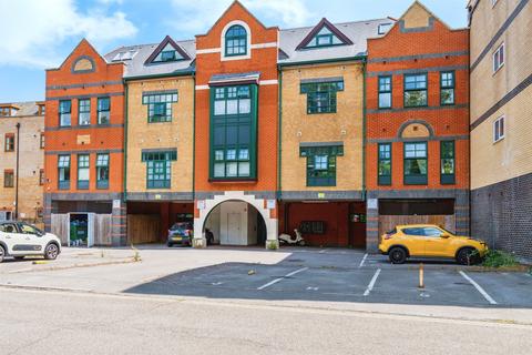 1 bed property, in St. Marys Place, £110,000