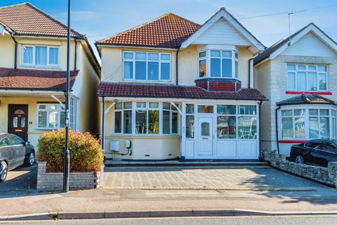 4 bed property, in St. James Road, £525,000