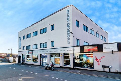 1 bed property, in Kingsbury Road, £90,000