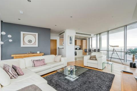 2 bed property, in Queen Street, £500,000
