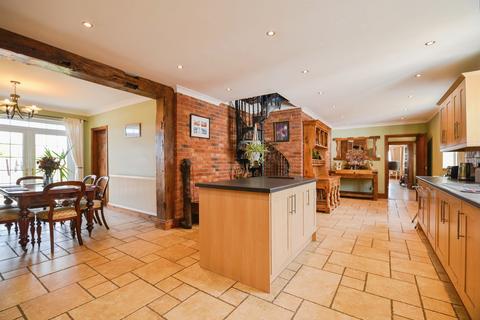 5 bed property, in Darlington Road, £1,100,000