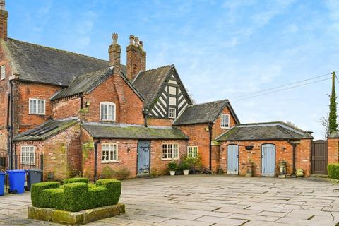 7 bed property, in Leigh Lane, £650,000