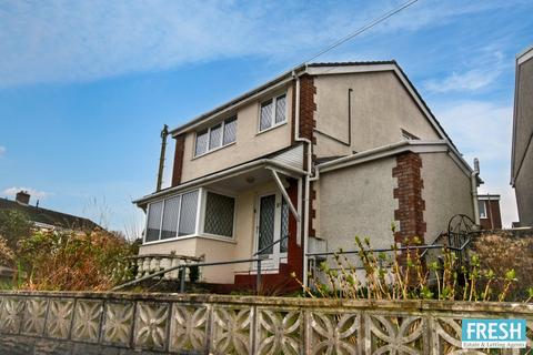3 bed property, in Rosemary Court, £220,000