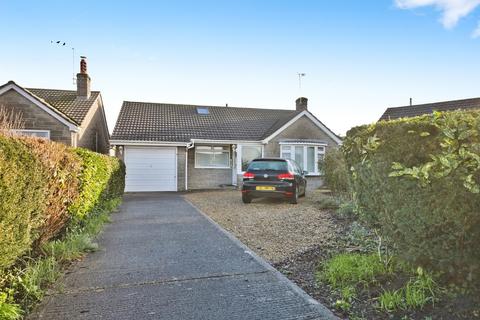 2 bed property, in Leighton Close, £325,000