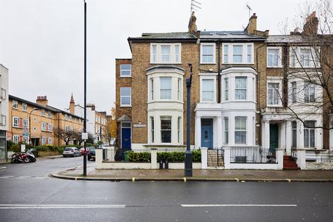2 bed property, in Shepherds Bush Road, £625,000