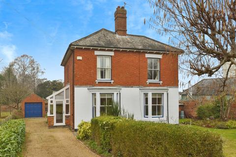 3 bed property, in Hardwick Road, £650,000