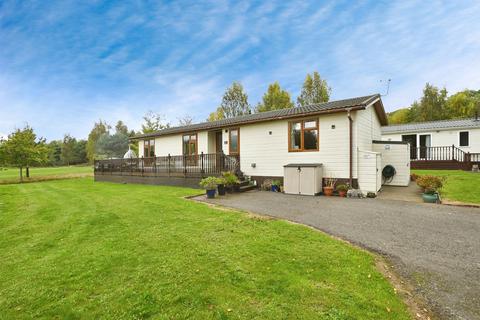 2 bed property, in Kirkgate, £145,000