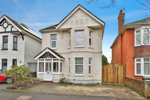 4 bed property, in Cowper Road, £490,000
