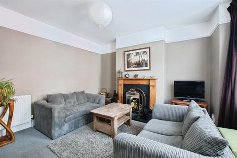 3 bed property, in Corporation Road, £270,000