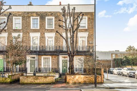 2 bed property, in Prince Of Wales Road, £625,000
