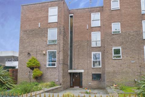 1 bed property, in Grassendale Court, £75,000