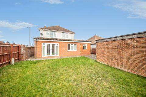 3 bed property, in Foxhall Road, £425,000