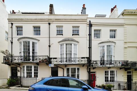 1 bed property, in Waterloo Street, £100,000