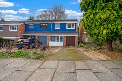 3 bed property, in Milbank Court, £245,000