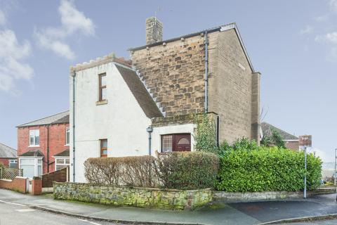 2 bed property, in Peel Street, £240,000