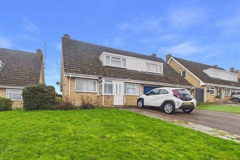 4 bed property, in Oldbury Orchard, £370,000