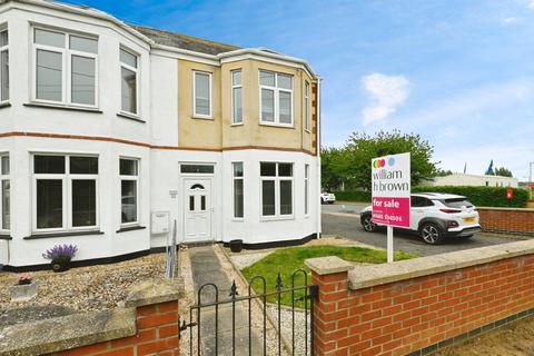 1 bed property, in Bishops Road, £75,000