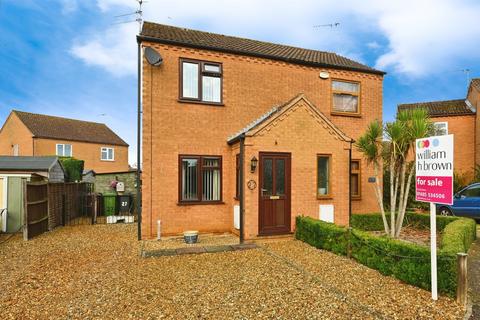 1 bed property, in Burma Close, £200,000