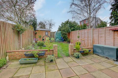 2 bed property, in Nowell Road, £600,000