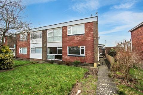2 bed property, in Denham Walk, £95,000