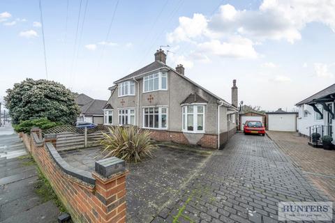 2 bed property, in Ambleside Road, £500,000