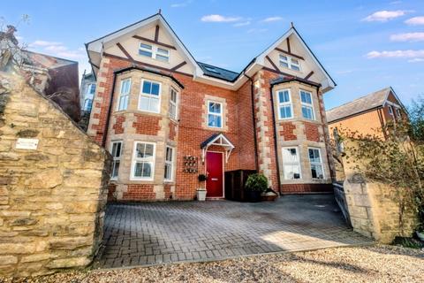 5 bed property, in Locarno Road, £699,950