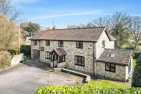 4 bed property, in Smallridge, £675,000