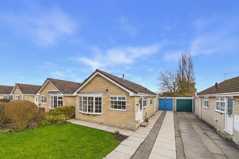 2 bed property, in 9 Pool Court, £270,000