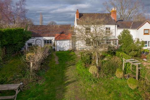 3 bed property, in Roberts End, £450,000