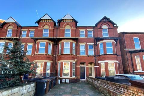 2 bed property, in Princes Street, £380,000