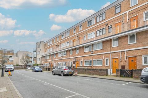 2 bed property, in Wager Street E3, £350,000
