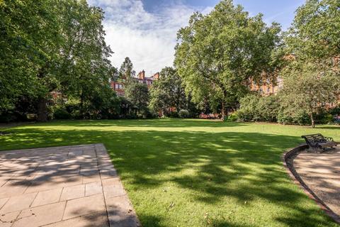 1 bed property, in Cadogan Square, £1,650,000