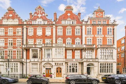 1 bed property, in Cadogan Square, £1,500,000