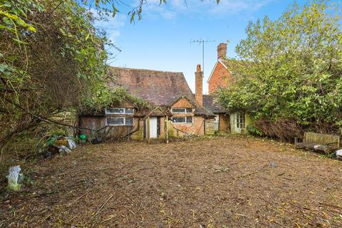 3 bed property, in Worthing Road, £400,000