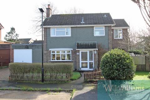 4 bed property, in Cooper Road, £425,000