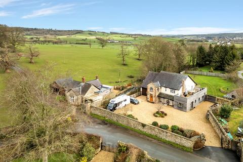 7 bed property, in Kilmington, £1,200,000